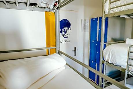 Bunk Bed in Mixed Dormitory Room