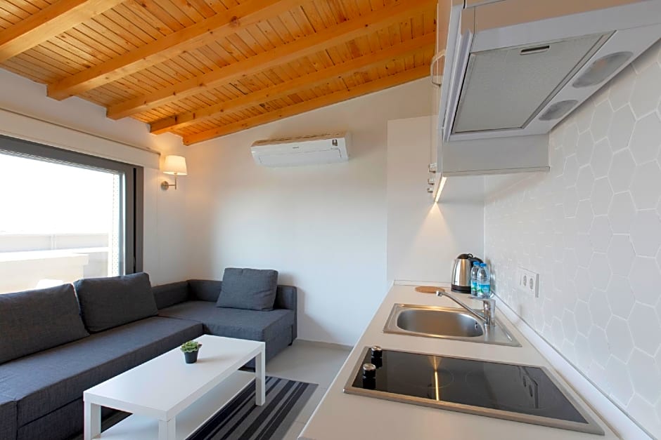 Aegean Apartments - Marina & Chios Island View