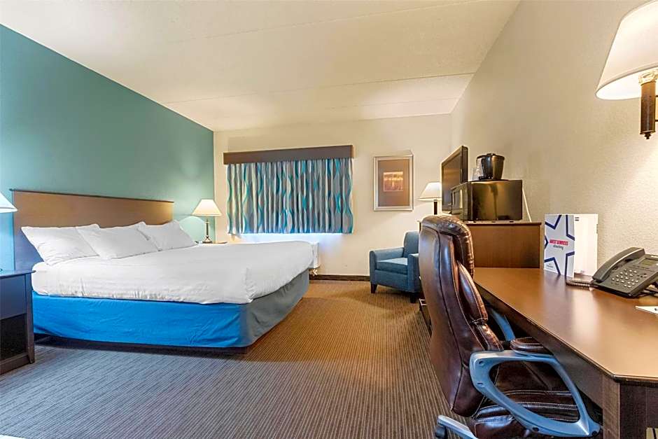 AmericInn by Wyndham Green Bay East