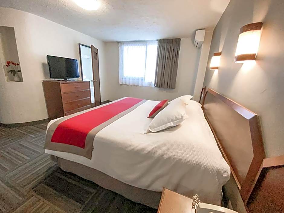 Ramada Plaza by Wyndham Leon