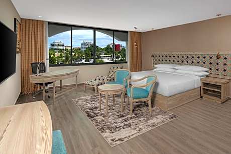 Premium King Suite with City View