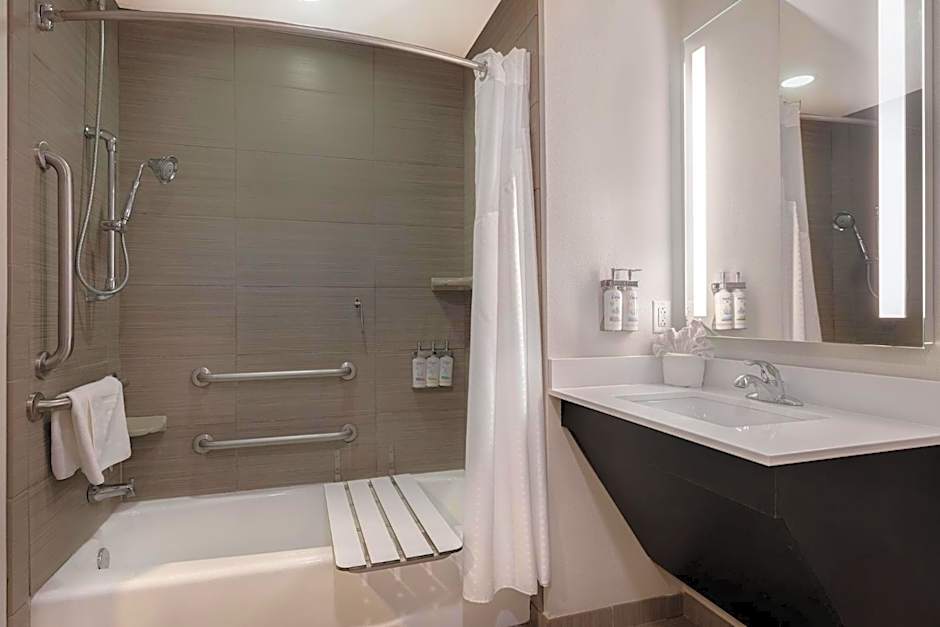 Holiday Inn Express & Suites Kansas City KU Medical Center By IHG