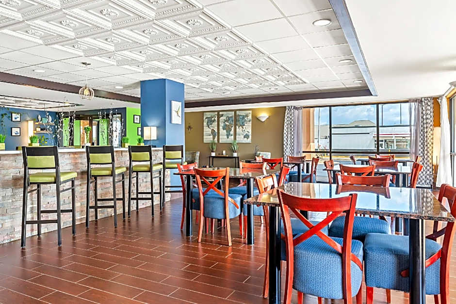 Quality Inn & Suites near Robins Air Force Base
