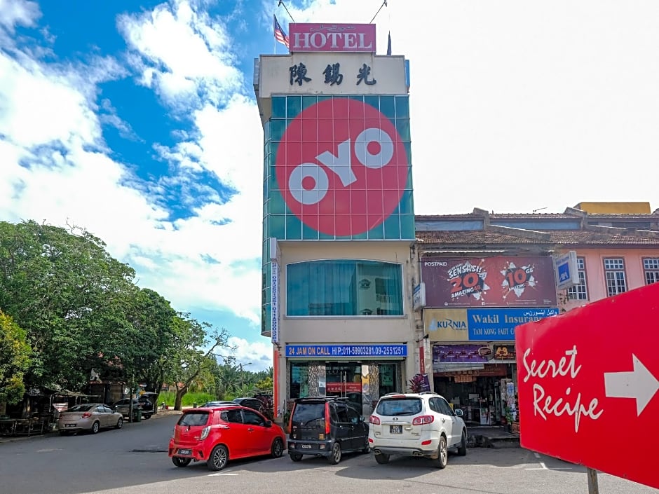 OYO 89877 Sun Triang Hotel