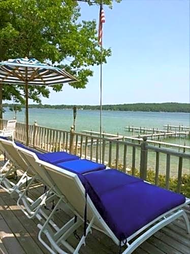 Churchill Pointe Inn