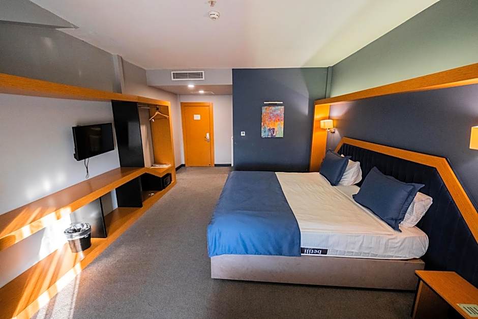 Roof 264 Hotel & Suites