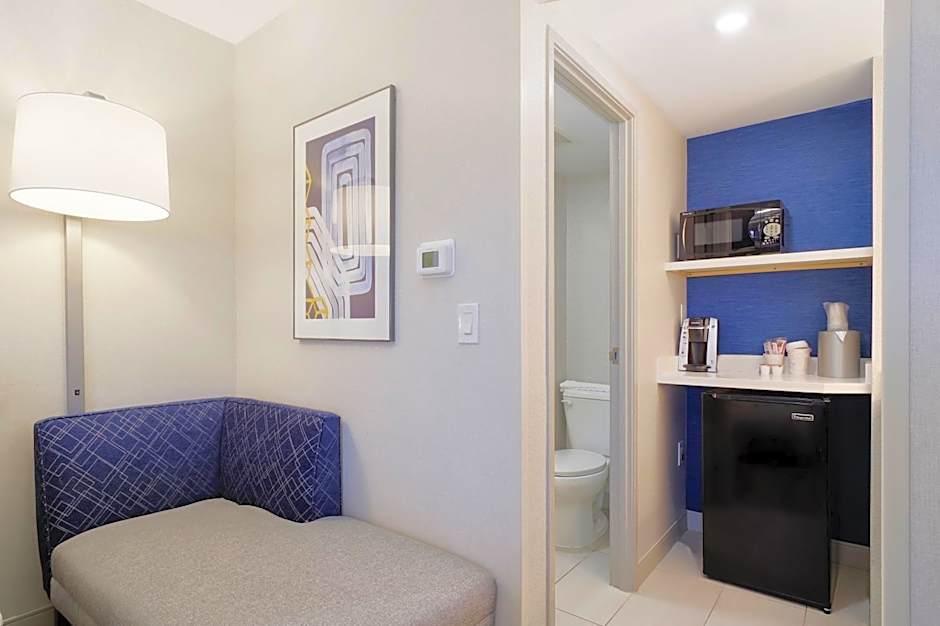 Holiday Inn Express & Suites Phoenix  Tempe By IHG