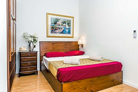 Deluxe Twin Room with Shared Bathroom