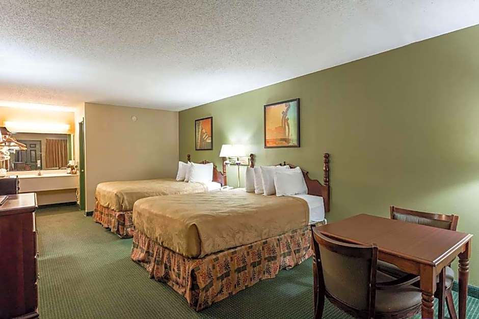 Angel Inn Near IMAX, a Travelodge by Wyndham