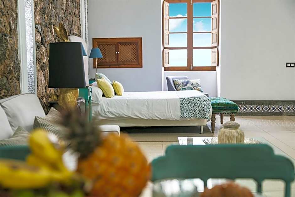 El Charco Suites