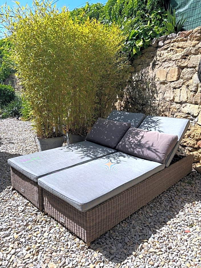 Un petit coin de paradis avec piscine et parking