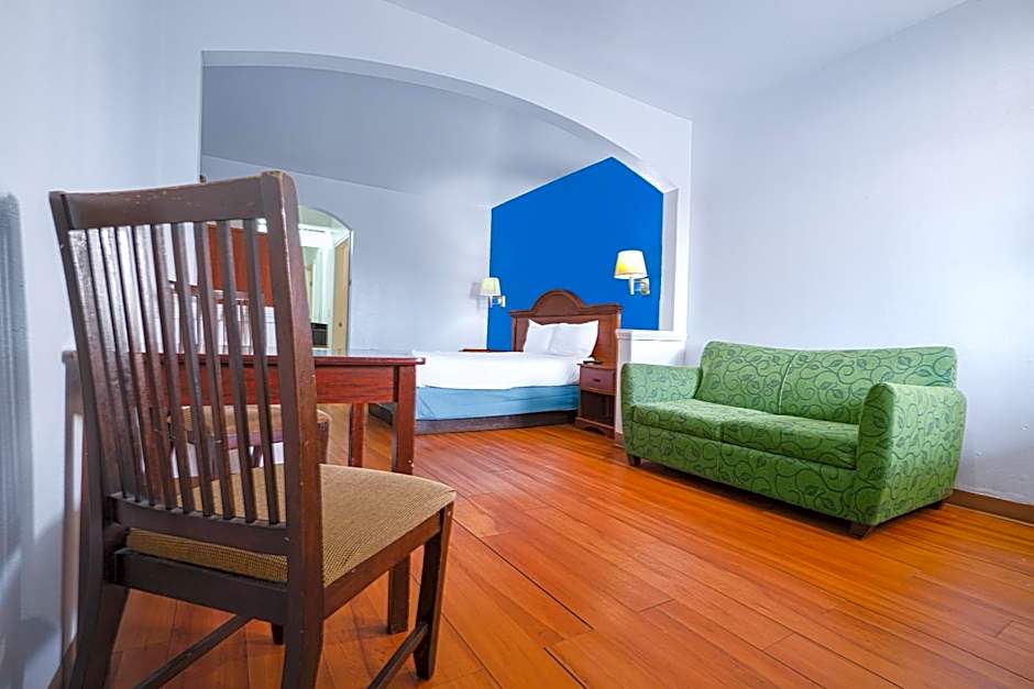 Photo 1 of 7 of 1 Queen Bed