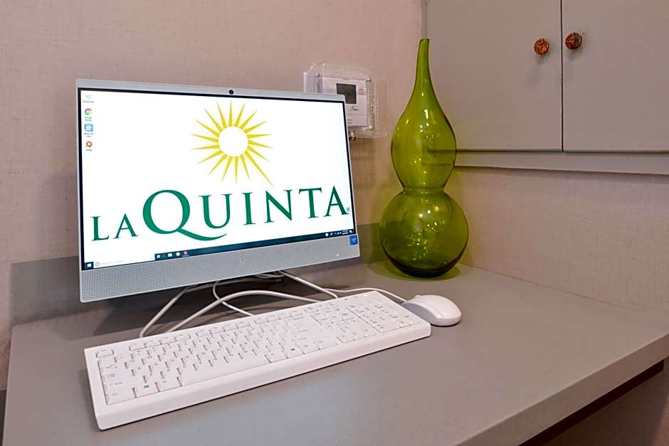 La Quinta Inn & Suites by Wyndham Indianapolis South