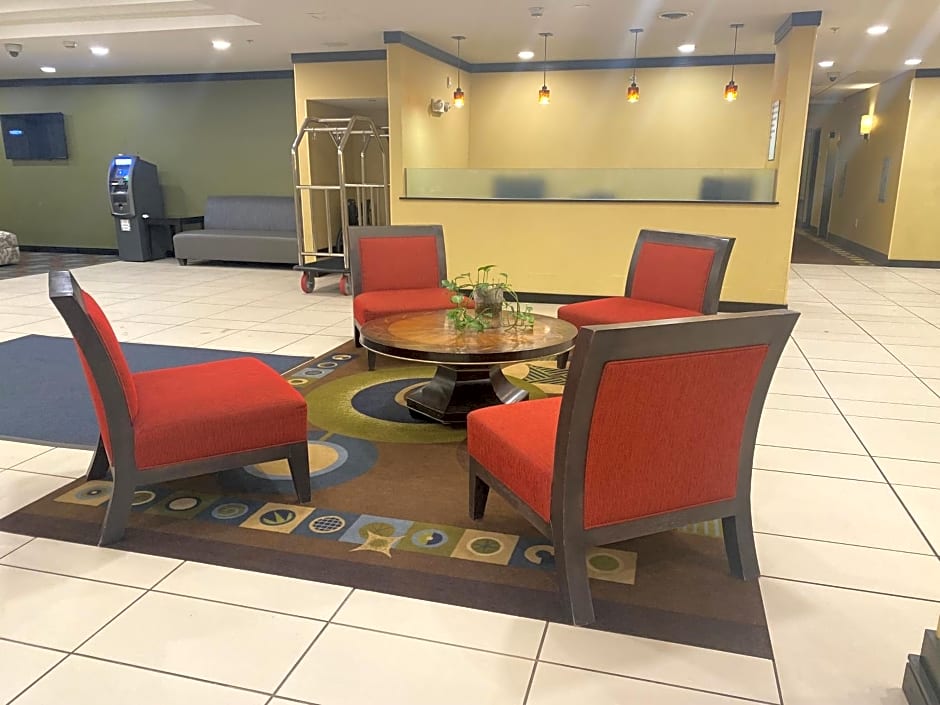 Holiday Inn Express And Suites Detroit North-Troy