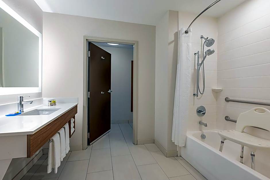 Holiday Inn Express Hotel & Suites Opelika Auburn By IHG