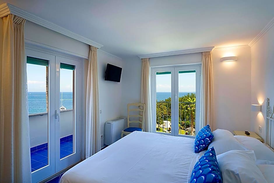 Photo 1 of 7 of Junior Suite, Sea View