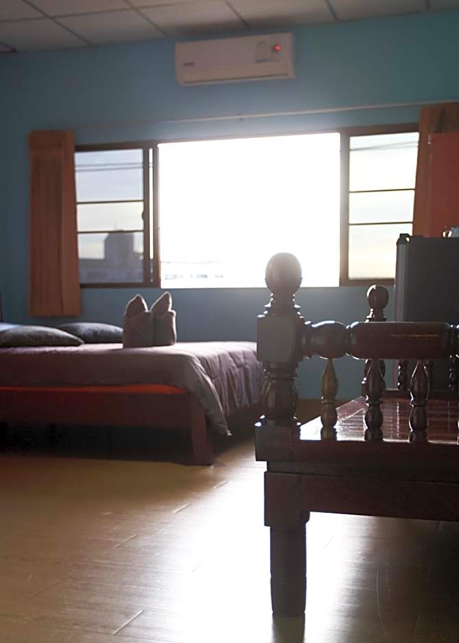 Holiday Phangan - Hostel & Bar