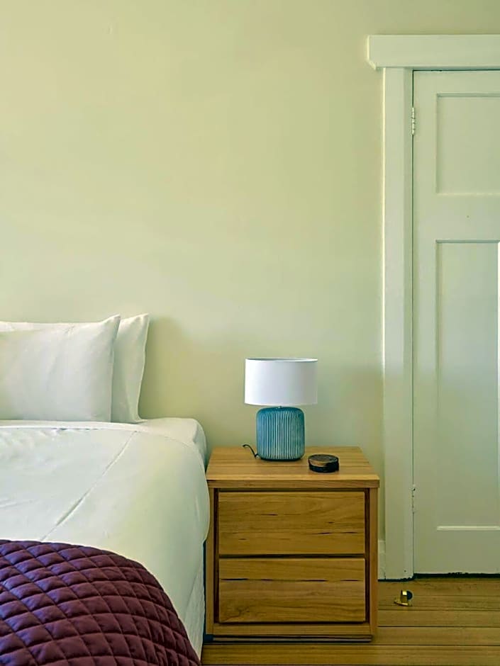 Comfort in Sandy Bay next to the Rivulet