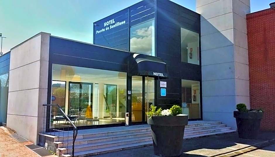 Puerta de Santillana