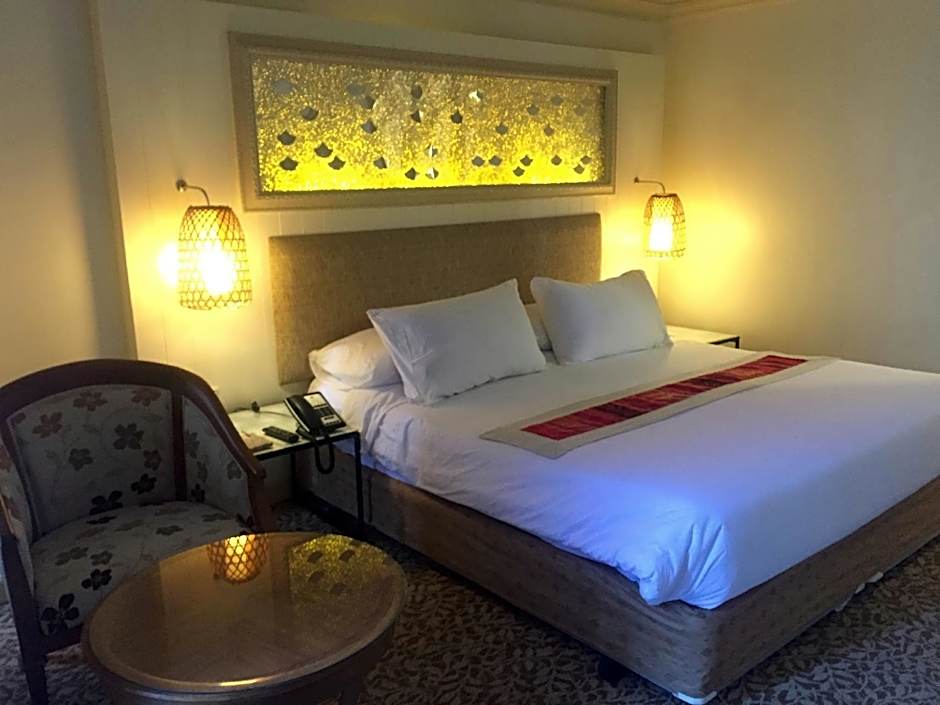 PLOY PALACE MUKDAHAN