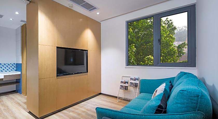 Holiday Inn Express Shanghai Kangqiao By IHG