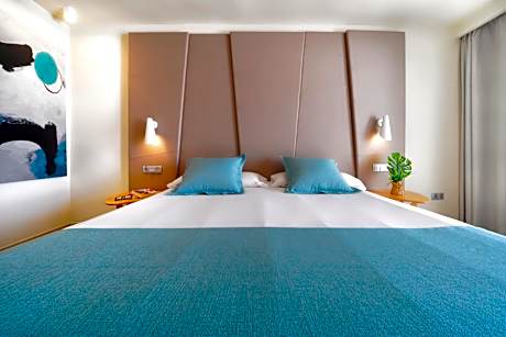 Junior Suite with Pool View