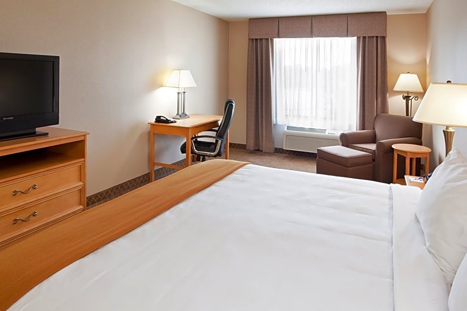 Holiday Inn Express Hotel & Suites Chesterfield - Selfridge Area