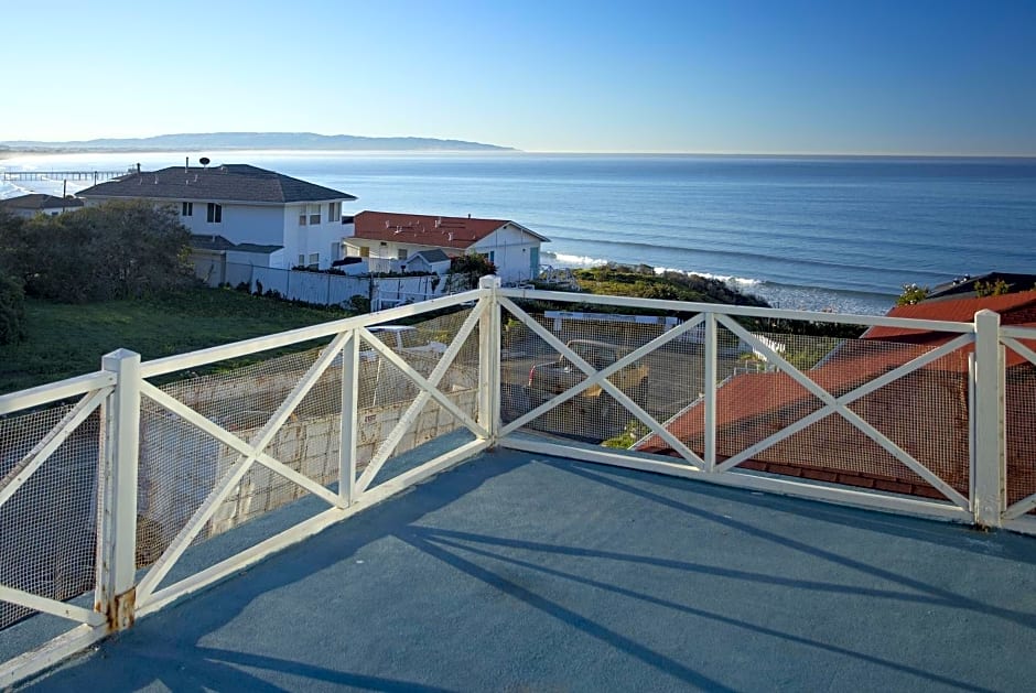 Tides Oceanview Inn and Cottages