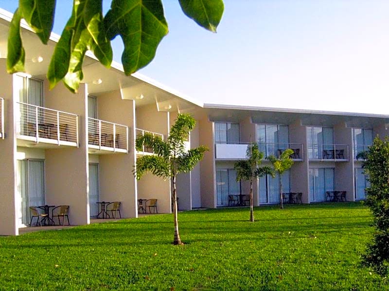 Country Roads Motor Inn