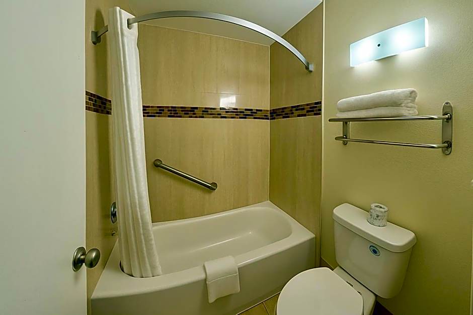 Days Inn by Wyndham Bradenton I-75