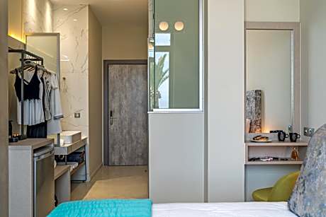 Deluxe Double Room with Balcony and Sea View