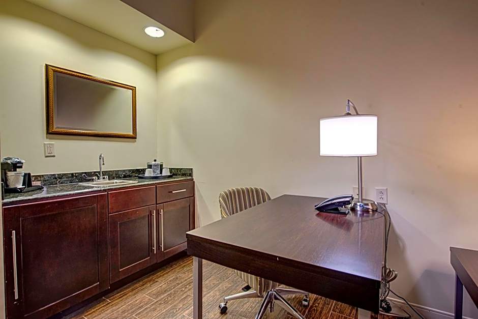 Hampton Inn & Suites Rockville Centre