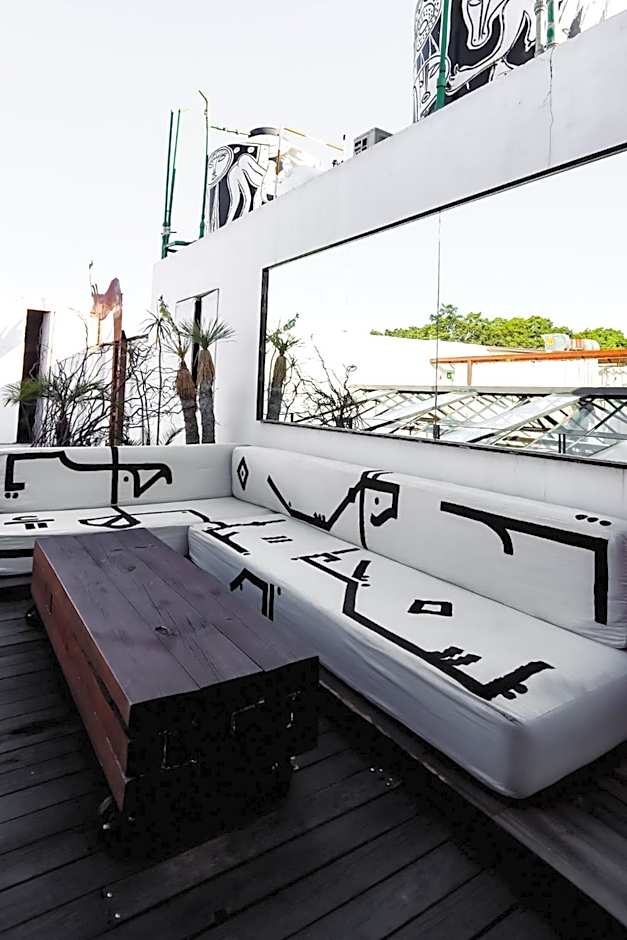 Hotel Sin Nombre