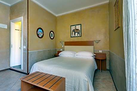 Double Room with Private Internal Bathroom