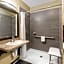 La Quinta Inn & Suites by Wyndham Oshawa