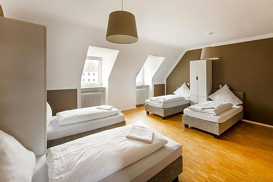 Five Reasons Hostel & Hotel