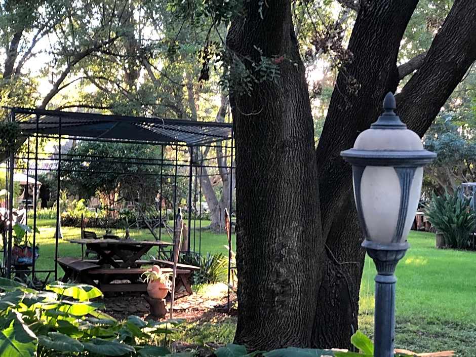 Magnolias Jardin & Boutique Suites