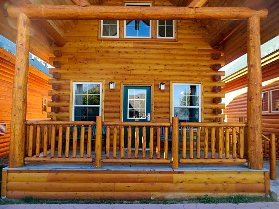 Cabins of Mackinaw & Lodge