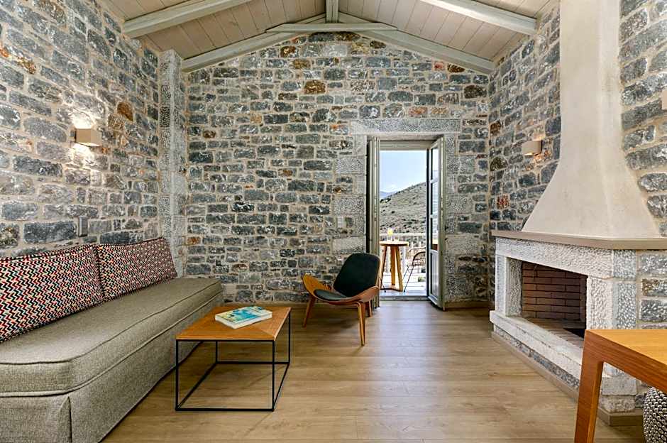 Trapela Limeni Luxury Suites