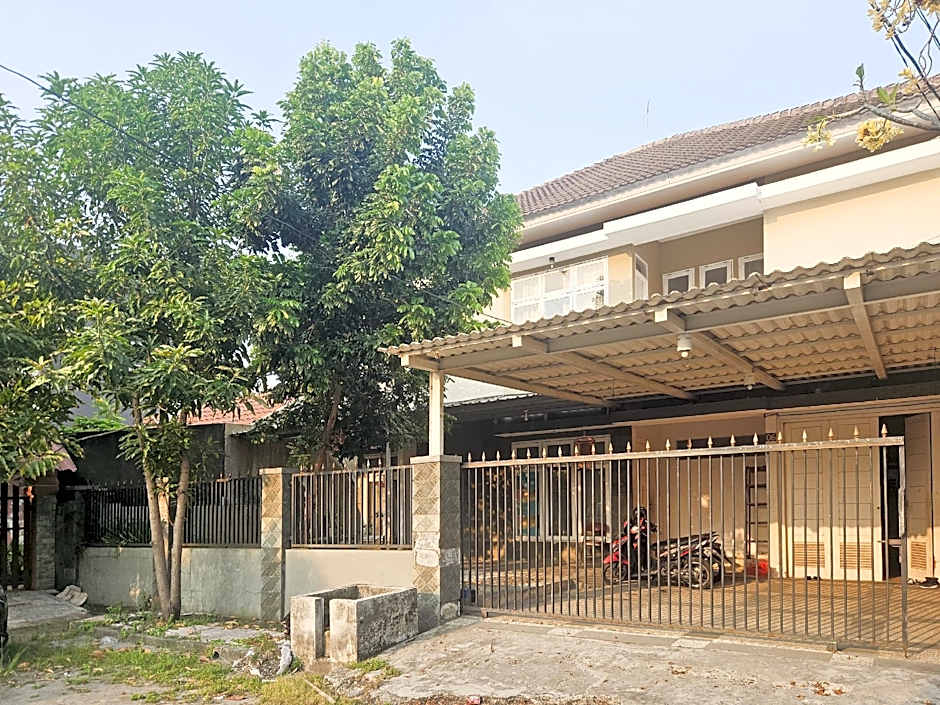 Hasana Guest House Syariah near Royal Plaza RedPartner