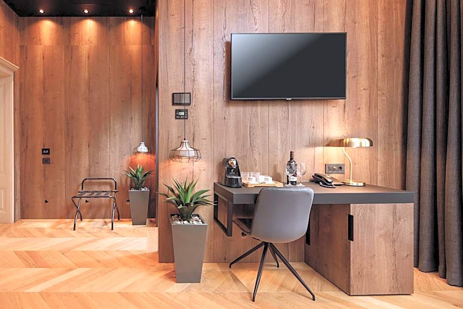 SCHUSTER Boarding House