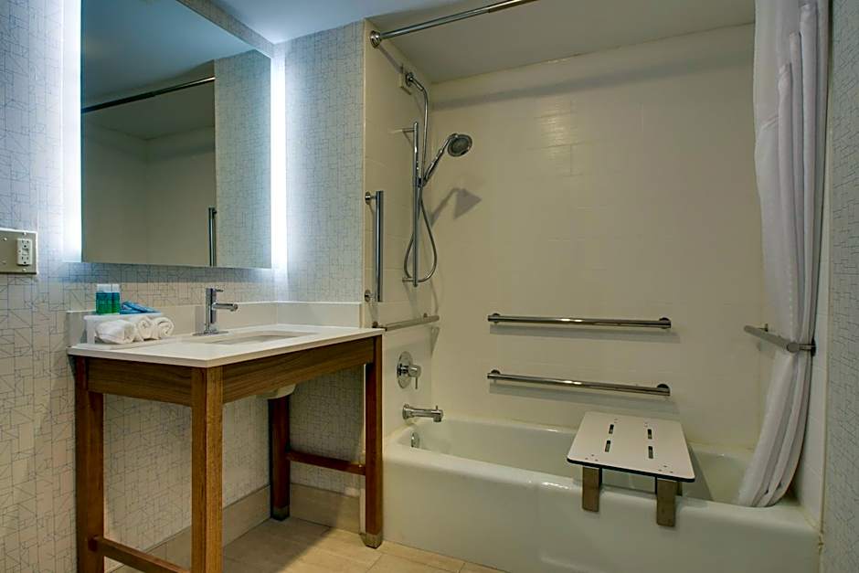 Holiday Inn Express & Suites Wapakoneta By IHG