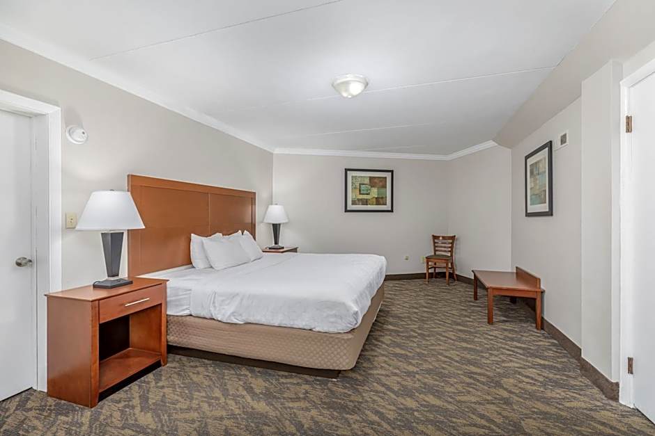 Crossroads Inn & Suites