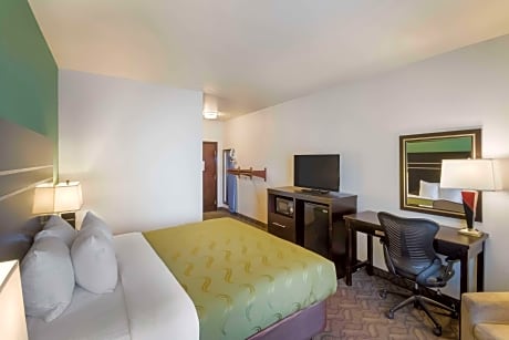 1 King Bed, Nonsmoking, Accessible