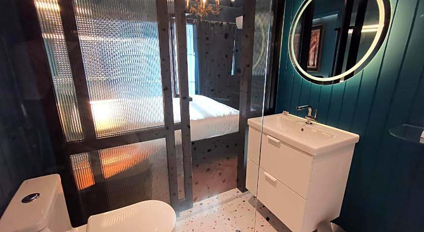 Double Bed Hotel