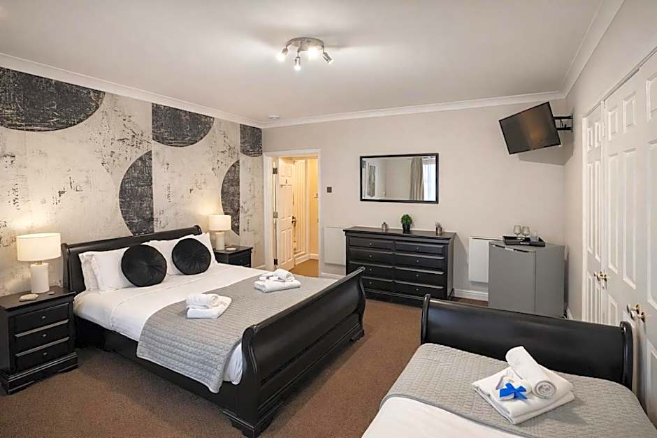 The Mayfair Lodge & Family Suite