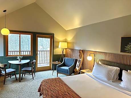 Double Room with Cliff View and Balcony