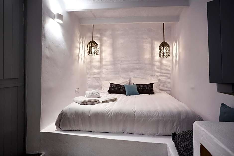 Living Theros Luxury Suites