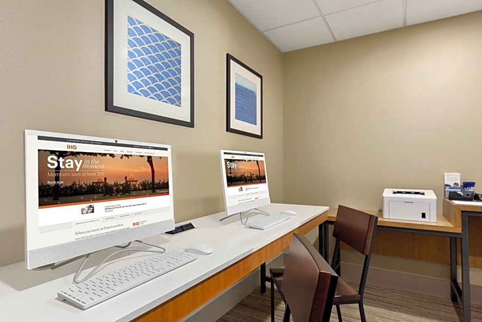 Holiday Inn Express Hotel & Suites Shawnee I-40 By IHG