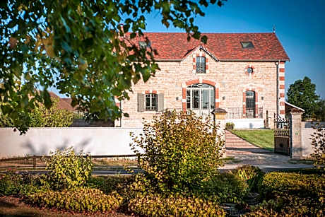 Villa with Garden View